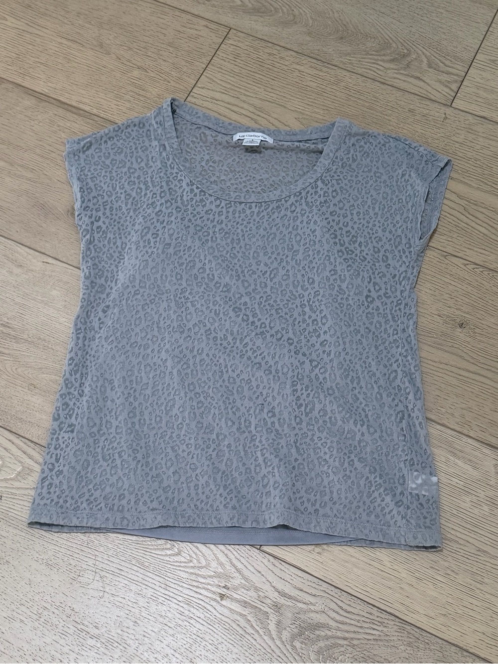 Liz Claiborne Gray Leopard-Print Cap Sleeve Tee
